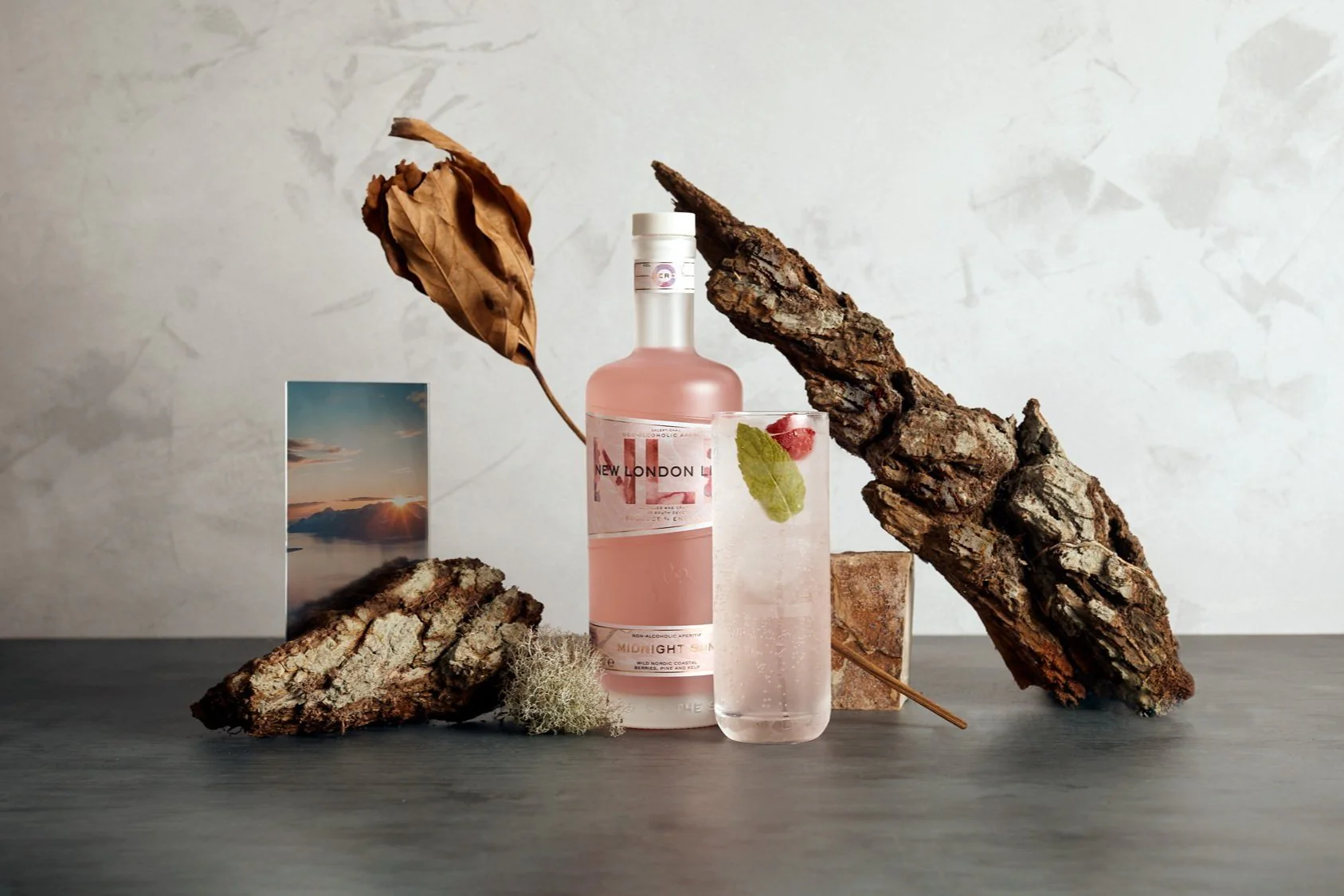 Salcombe 'Midnight Sun' New London Light Non-Alcoholic Spirit, 0%